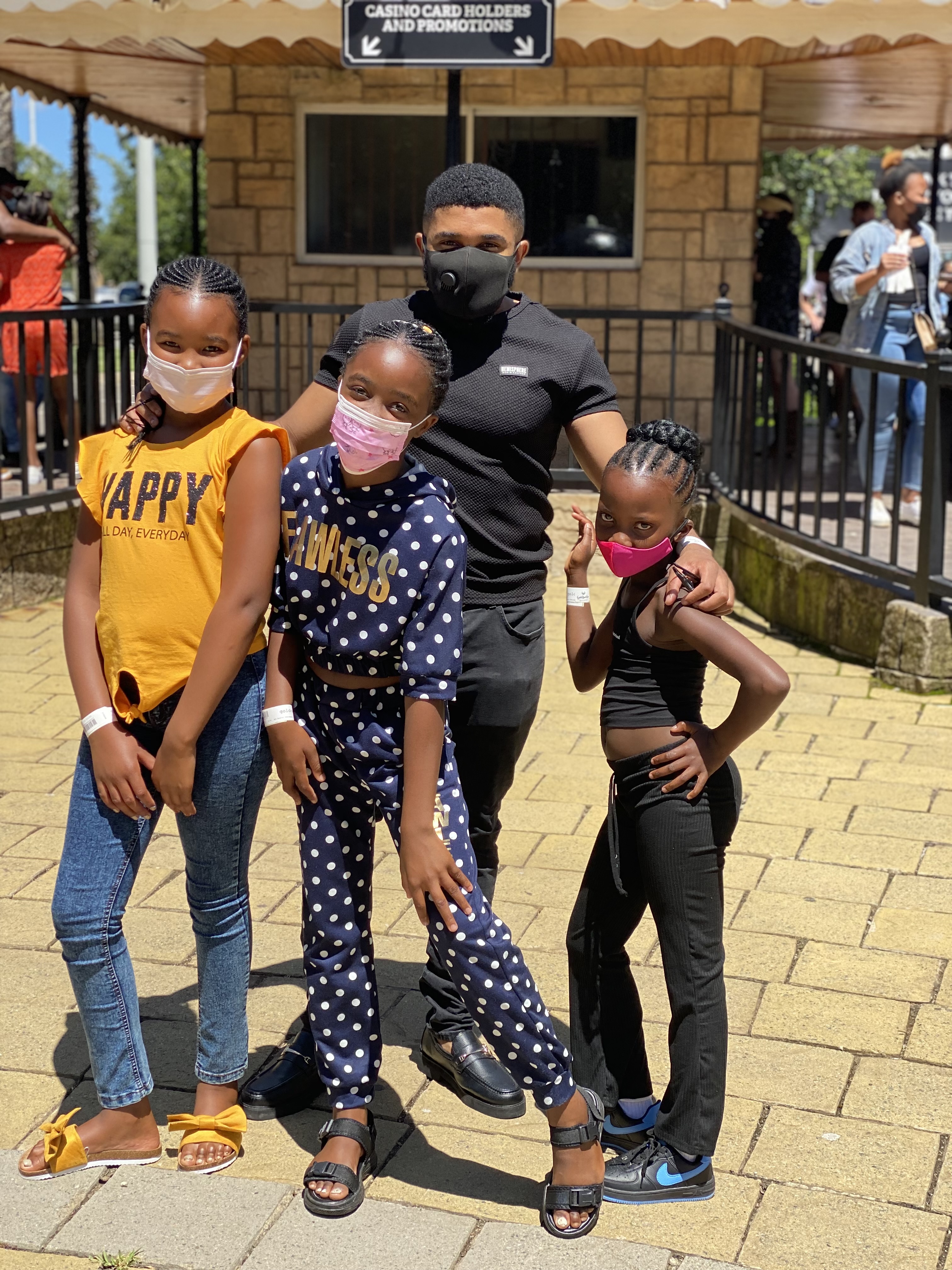 Ubaba nabantwana — ukuphuma ndawonye